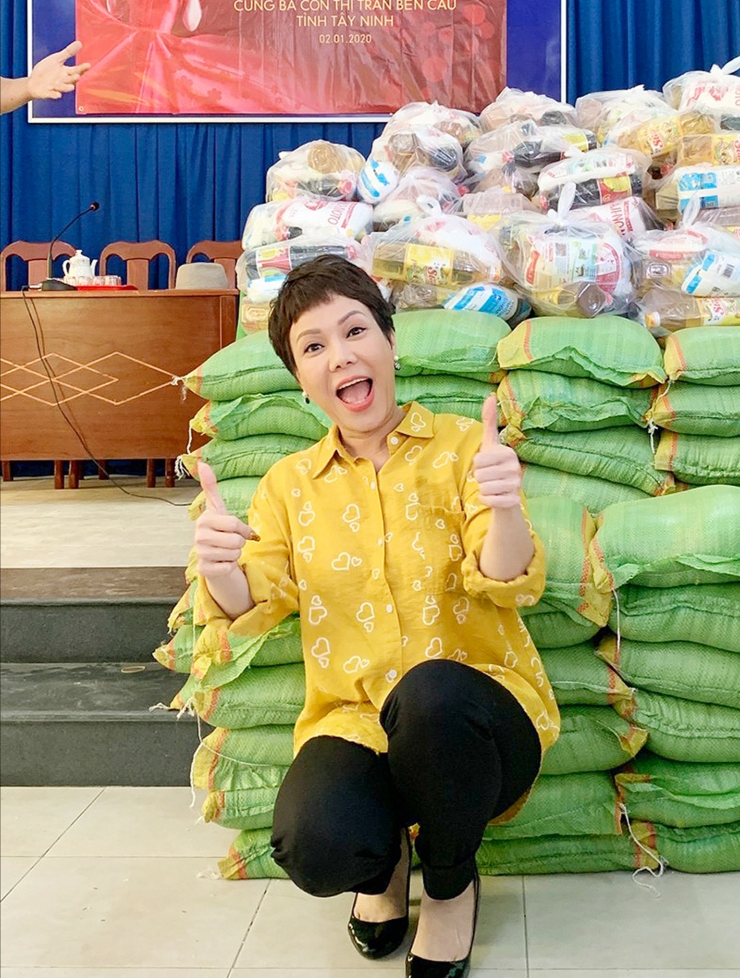 Screenshot 20200416 121801 Việt Hương tặng 1 tấn gạo đến nghệ sĩ khó khăn trong mùa dịch