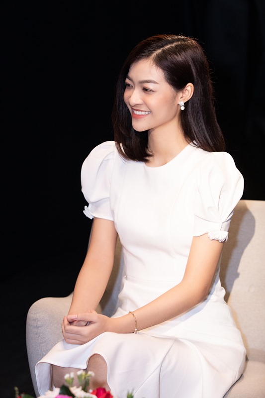 A Hau Kieu Loan 7 Á hậu Kiều Loan thả thính fan sắc đẹp khi diện lại quốc phục của Huyền My