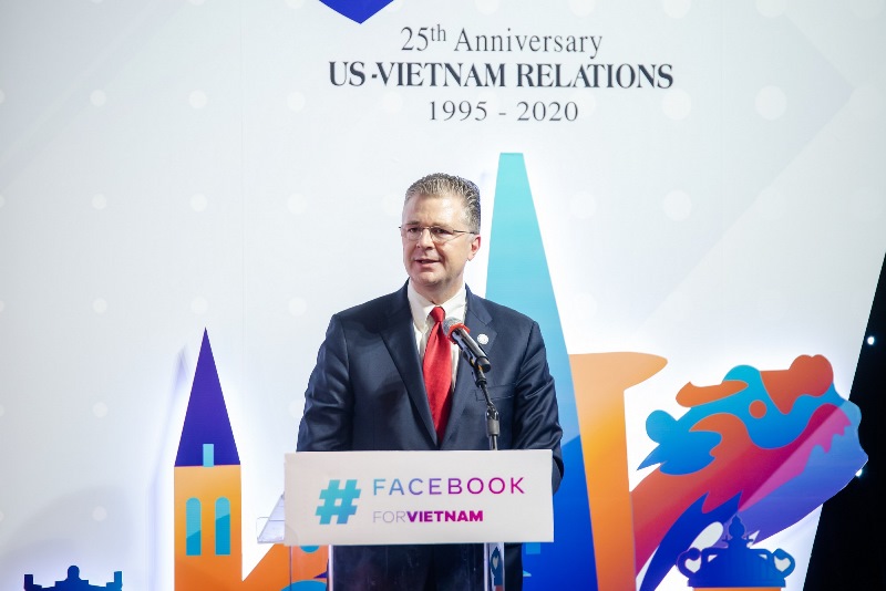 Ngài Daniel Kritenbrink Đại sứ Đặc mệnh toàn quyền Hoa Kỳ tại Việt Nam phát biểu tại sự kiện Facebook ra mắt chiến dịch Facebook vì Việt Nam