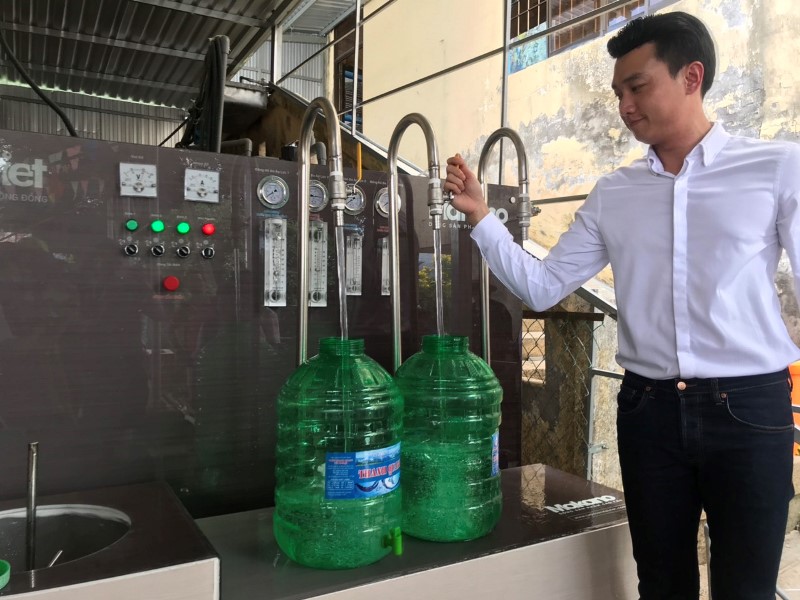 quốc trường máy lọc nước 3 Quốc Trường về Cà Mau, Kiên Giang trao tặng hệ thống máy lọc nước nhiễm mặn giúp người dân