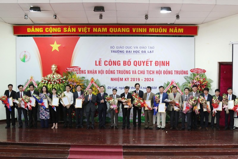 Doanh nhân Johnathan Hạnh Nguyễn 1 Doanh nhân Johnathan Hạnh Nguyễn được Bộ GD ĐT bổ nhiệm là Thành viên Hội đồng Trường ĐH Đà Lạt nhiệm kỳ 2019  2024