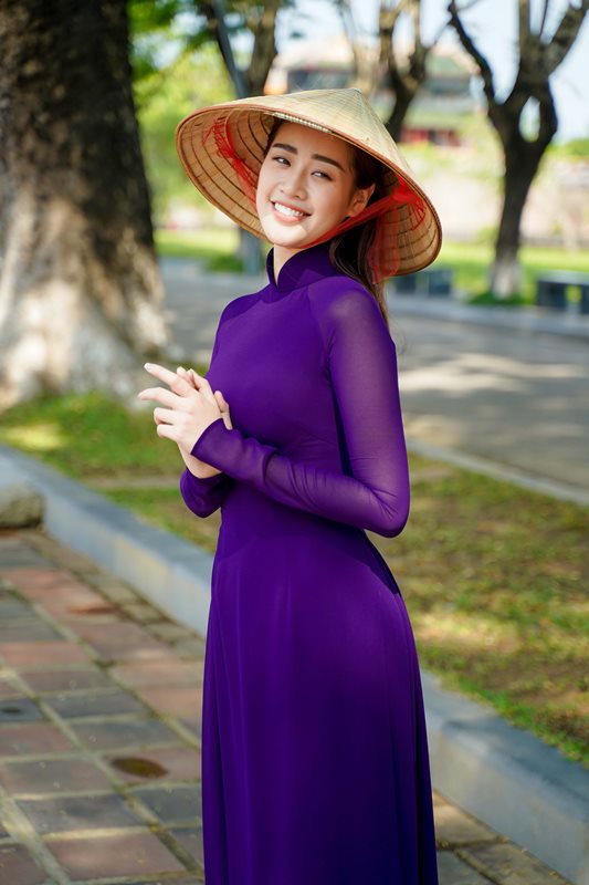Hoa hau Khanh Van 03 Hoa hậu Khánh Vân hóa gái Huế, thướt tha áo dài tím mộng mơ