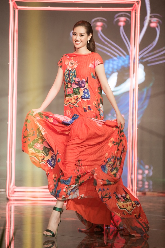 Hoa hau Khanh Van 12 Hoa hậu Khánh Vân tái xuất sàn diễn thời trang sau nửa năm đăng quang