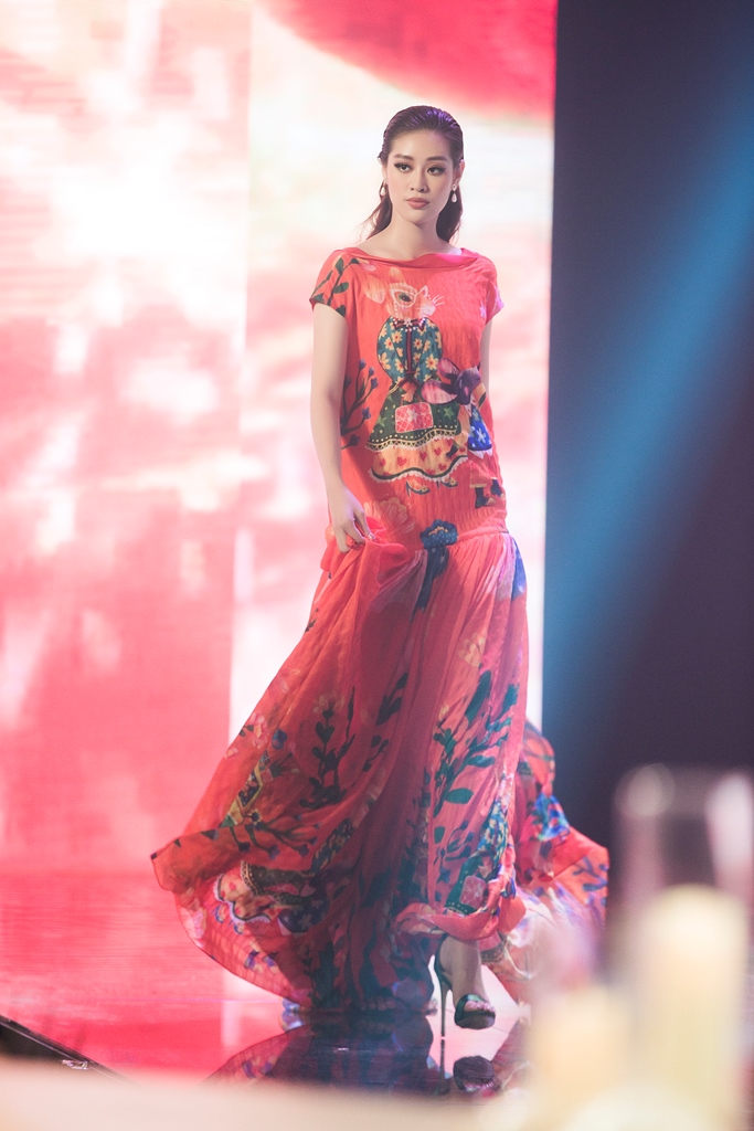 Hoa hau Khanh Van 22 1 Hoa hậu Khánh Vân tái xuất sàn diễn thời trang sau nửa năm đăng quang