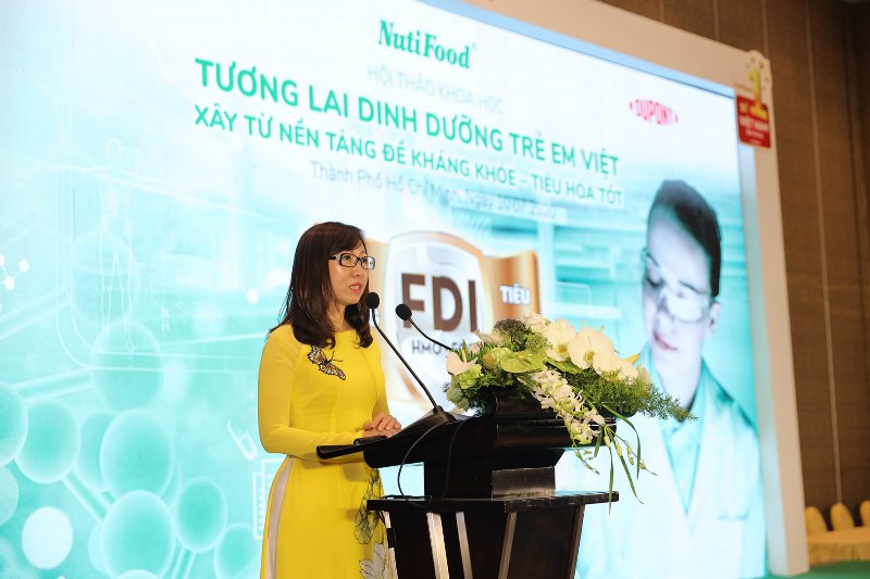 BS. Trần Thị Lệ TGĐ Công ty CP Thực phẩm Dinh dưỡng NutiFood phát biểu khai mạc NutiFood được vinh danh Nhãn hiệu Sữa trẻ em số 1 Việt Nam