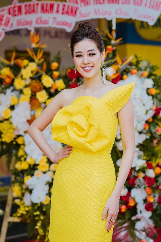 Hoa hau Khanh Van du su kien15 Hoa hậu Khánh Vân đến thăm gia đình nạn nhân chất độc da cam tại TPHCM