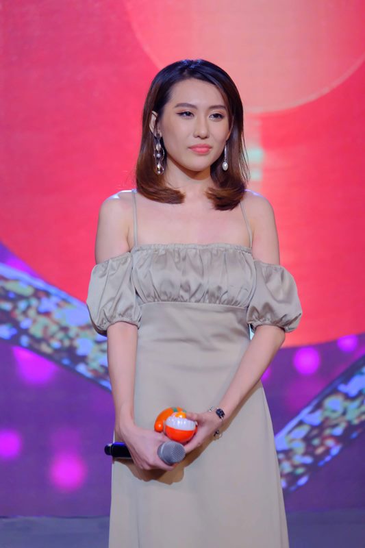 Hoang Kim 9 2 Hoa hậu Hoàng Kim: ‘Anh Quách Ngọc Ngoan là người đàn ông hiếm có của showbiz Việt’