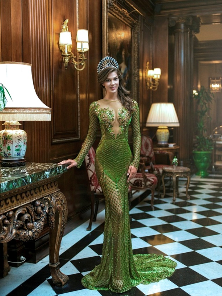 Iris chup vay Hoang Hai tai Phap NTK Hoàng Hải chinh phục dàn mỹ nhân Miss Universe