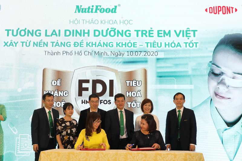 Ký kết hợp tác NutiFood Dupont NutiFood được vinh danh Nhãn hiệu Sữa trẻ em số 1 Việt Nam