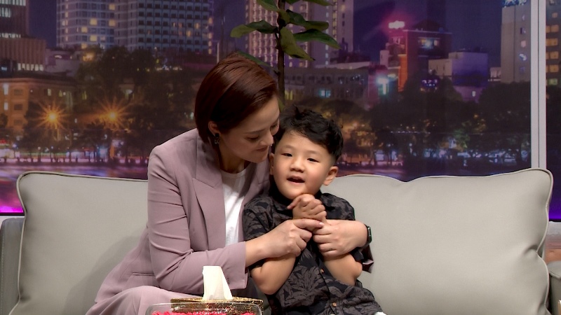 mẹ quỳnh và Be Thu Quỳnh vỡ òa hạnh phúc khi con trai 5 tuổi nói sẽ bảo vệ mẹ