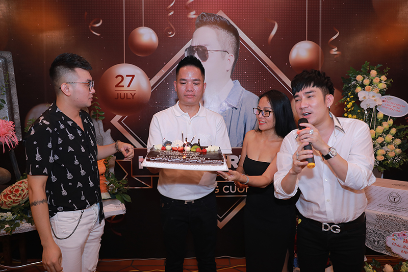quang hà 1 Quang Hà chi hàng trăm triệu tổ chức sinh nhật cho ông bầu Quang Cường