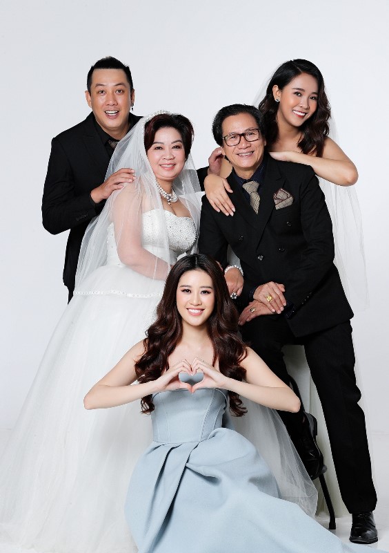 Gia dinh hoa hau Khanh Van10 Hoa hậu Khánh Vân khoe bộ ảnh gia đình đầu tiên sau nửa năm đăng quang