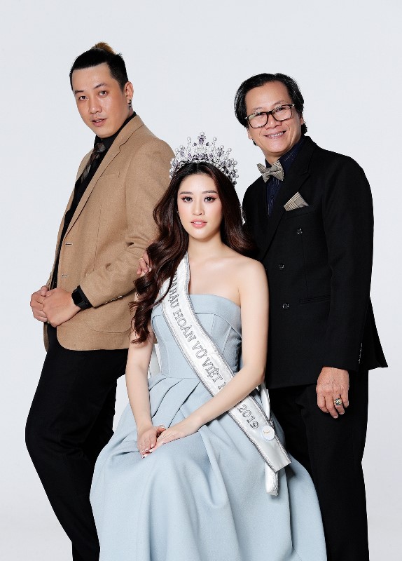 Gia dinh hoa hau Khanh Van2 Hoa hậu Khánh Vân khoe bộ ảnh gia đình đầu tiên sau nửa năm đăng quang