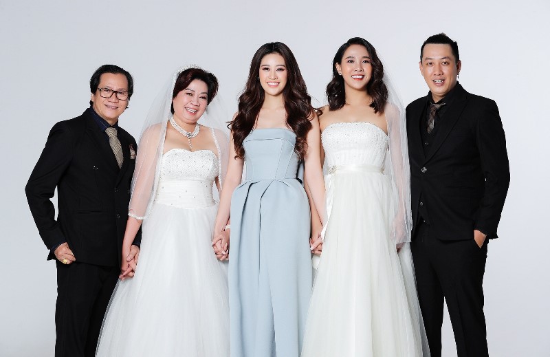 Gia dinh hoa hau Khanh Van9 Hoa hậu Khánh Vân khoe bộ ảnh gia đình đầu tiên sau nửa năm đăng quang