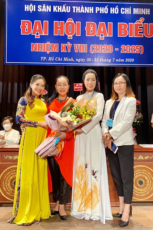 H4 1 NSƯT Trịnh Kim Chi đắc cử Phó Chủ tịch Hội Sân Khấu TPHCM