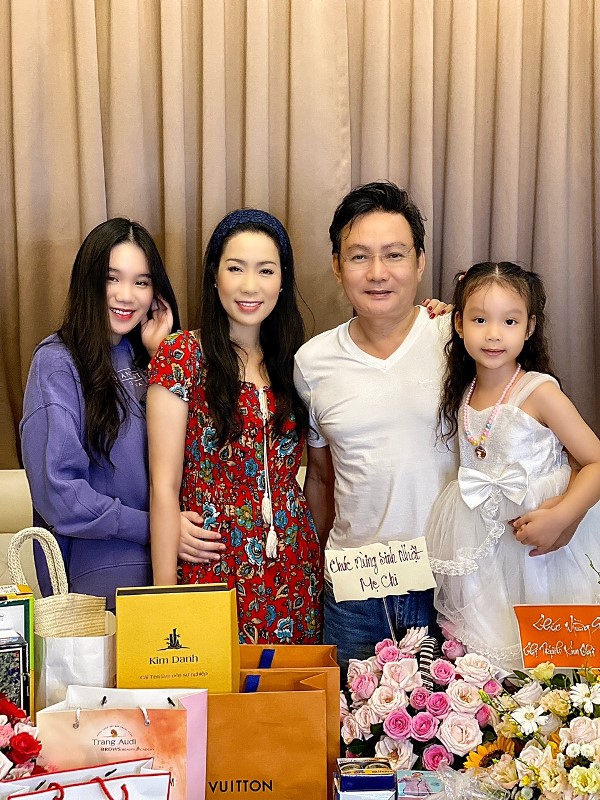 Trịnh Kim Chi 5 NSƯT Trịnh Kim Chi đón tuổi mới hạnh phúc bên chồng và 2 con 