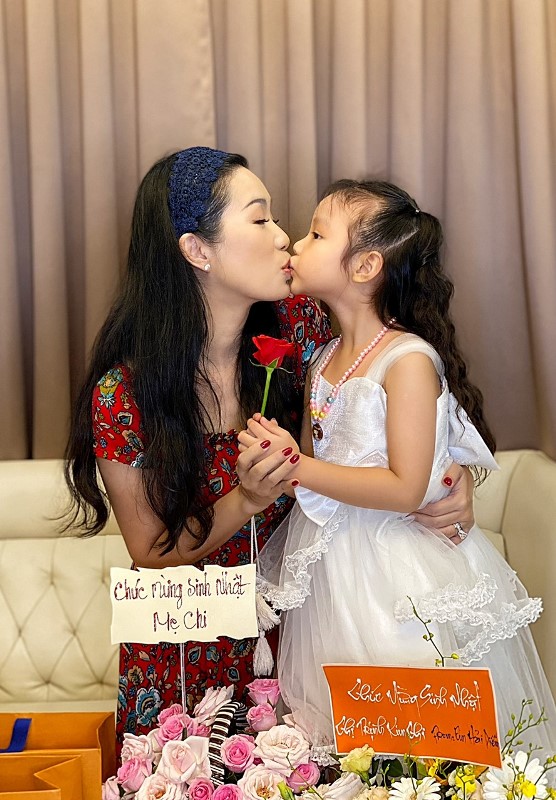 Trịnh Kim Chi 6 NSƯT Trịnh Kim Chi đón tuổi mới hạnh phúc bên chồng và 2 con 