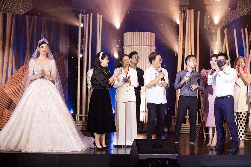 ĐẤU GIÁ TỪ THIỆN 8 Đại gia Minh Nhựa chi 405 triệu mua bộ váy do Hoa hậu Lương Thuỳ Linh trình diễn