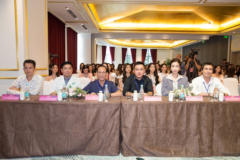 HOA HẬU VIỆT NAM 4 Dàn thí sinh 2k2 khoe sắc tại vòng Sơ khảo phía Bắc Hoa Hậu Việt Nam 2020