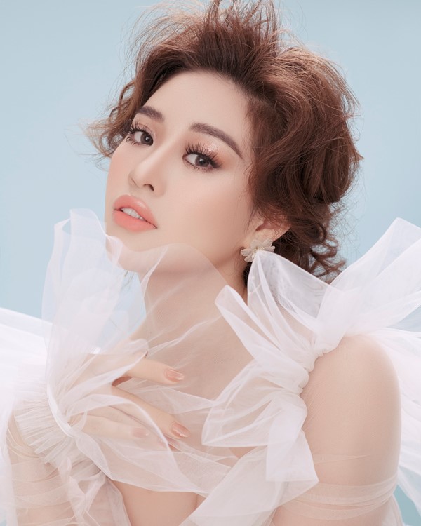 Hoa hau Khanh Van2 Hoa hậu Khánh Vân biến hóa đa phong cách với những giấc mơ diệu kỳ