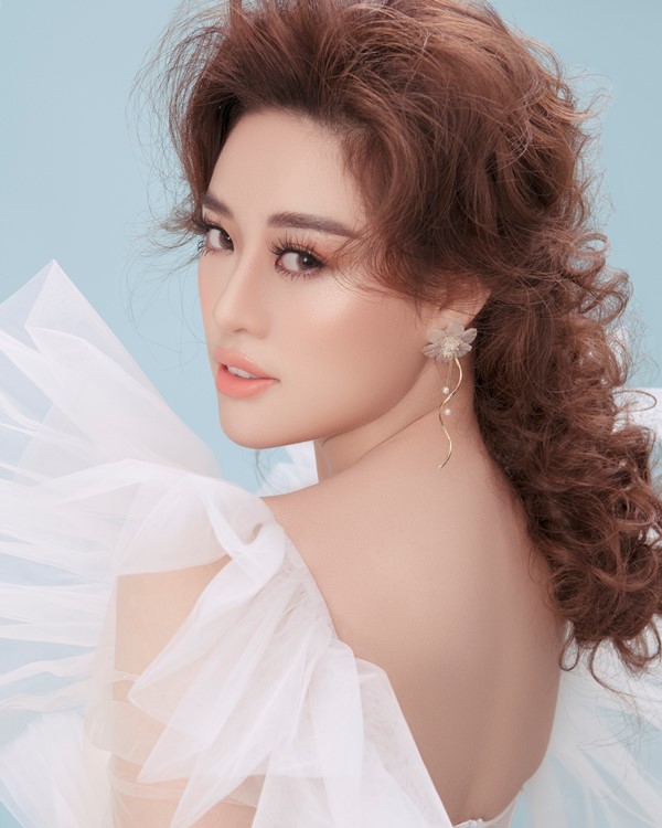 Hoa hau Khanh Van4 Hoa hậu Khánh Vân biến hóa đa phong cách với những giấc mơ diệu kỳ