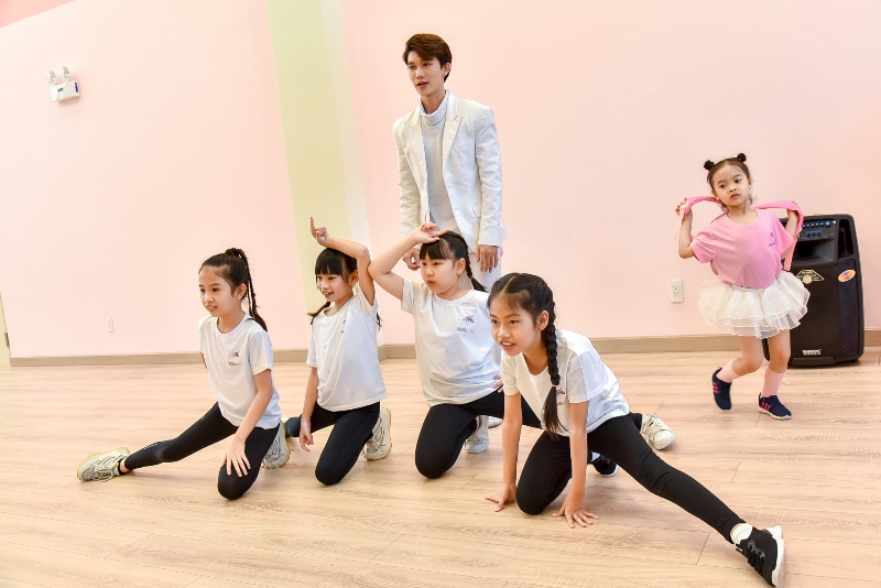 Á quân Hà Lộc và Lớp múa Cô gái vàng ballet Đỗ Hải Anh ra mắt Học viện đào tạo Unicorn Dance Academy 