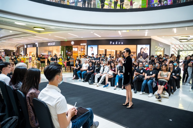 Dong dao thi sinh tham gia casting14 Gần 600 người mẫu tham gia casting cho Vietnam Runway Fashion Week season 2