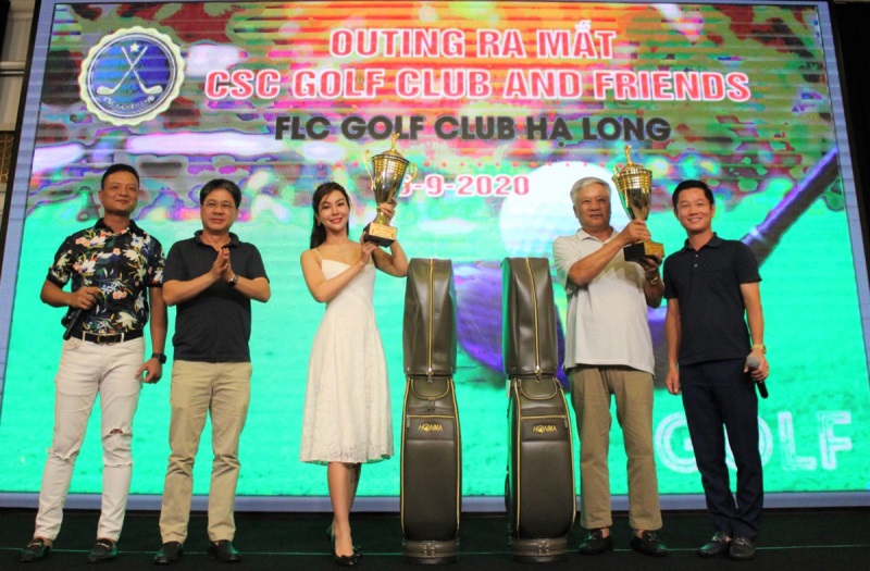 Golf Queen Nguyễn Hải Anh 1 Golf Queen Nguyễn Hải Anh nhận cúp vô địch thay hoa trong dịp sinh nhật