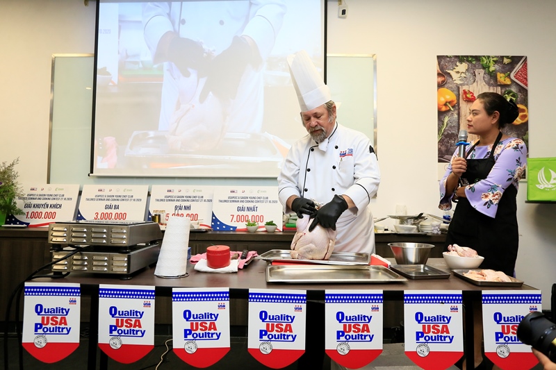 Hiệp Hội Trứng và Gia Cầm Mỹ 3 Bếp trưởng Norbert Ehrbar hướng dẫn món ăn từ thịt gà Mỹ: Vừa ngon lại dễ làm