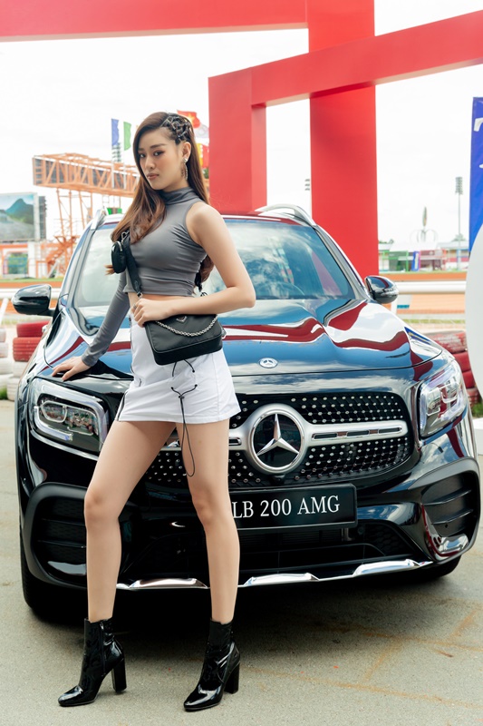 Hoa hau Khanh Van12 Hoa hậu Khánh Vân cá tính với trang phục thể thao đi sự kiện