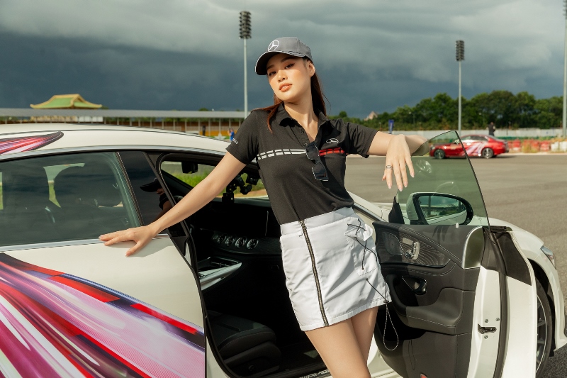 Hoa hau Khanh Van36 Hoa hậu Khánh Vân cá tính với trang phục thể thao đi sự kiện