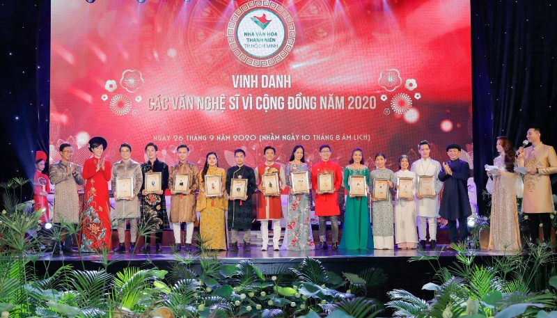 Ju Uyen Nhi Bao Nghi nhan giai thuong vi cong dong 8 Ju Uyên Nhi và Bảo Nghi được vinh danh Nghệ sĩ vì cộng đồng 2020