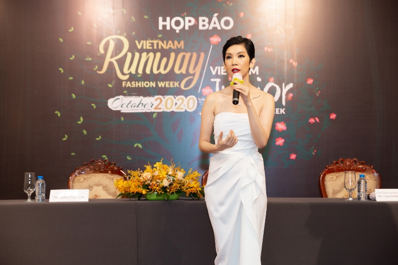 Sieu mau Xuan Lan trong buoi hop bao Photo by Thien An 5 Đông đảo thương hiệu thời trang danh tiếng hội tụ tại show thời trang của Xuân Lan