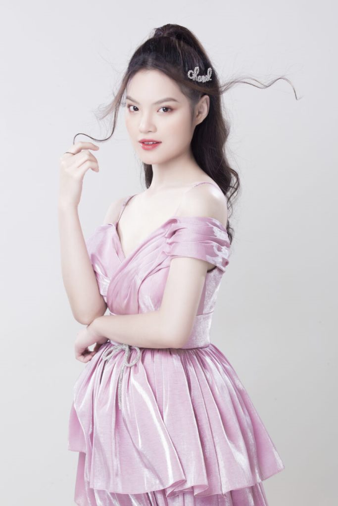 Sunny Đan Ngọc 2 Nữ ca sĩ sẽ catwalk cùng các siêu mẫu, hoa hậu tại Vietnam Runway Fashion Week 2020 là ai?