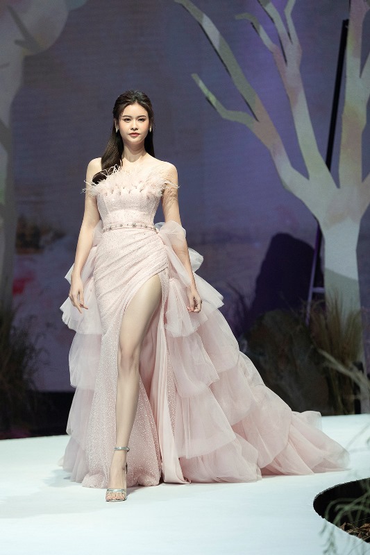 Truong Quynh Anh0 1 Trương Quỳnh Anh cùng bé Thỏ làm vedette sải bước trên sàn diễn Vietnam Junior Fashion Week 2020