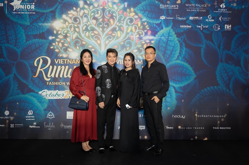 dvinh hung 1 Lan Khuê, Khánh Vân mở màn ấn tượng tại Vietnam Runway Fashion Week 2020