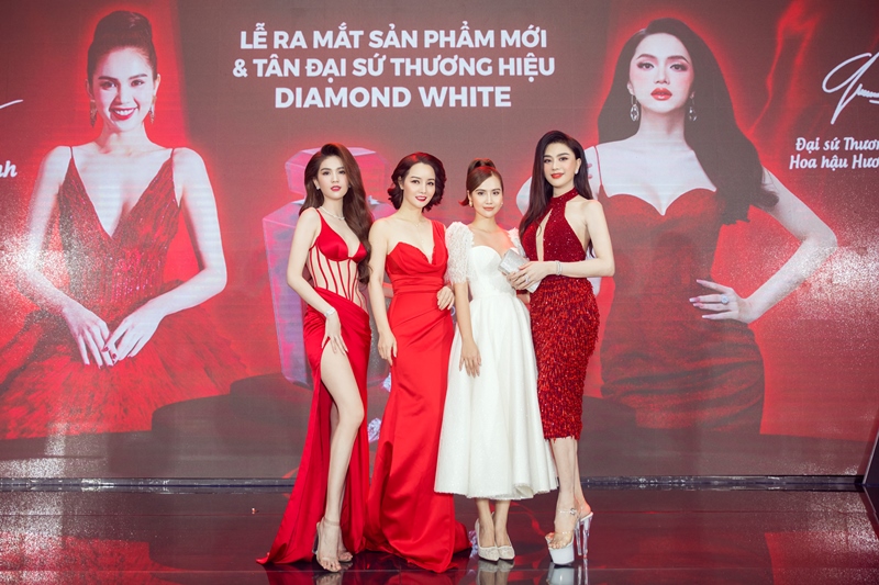 ngoc trinh huong giang 5 Ngọc Trinh chi 10 tỉ tổ chức Lễ ra mắt sản phẩm mới & Tân Đại sứ thương hiệu Diamond White