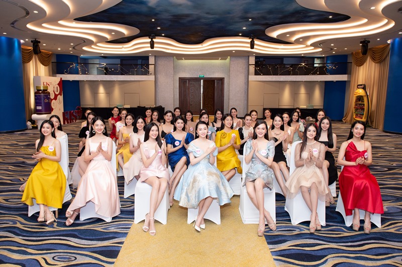 35 THÍ SINH LỘT XÁC TRONG NEVA FASHION SHOW NEVA   Thời trang của các Hoa hậu Việt Nam