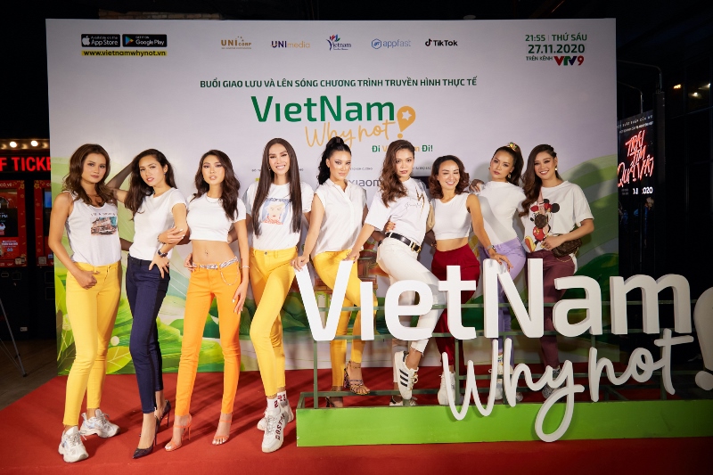Buoi cong chieu Viet Nam Why Not56 9 nàng hậu của Vietnam Why Not lầy lội tạo dáng tại buổi công chiếu tập 1