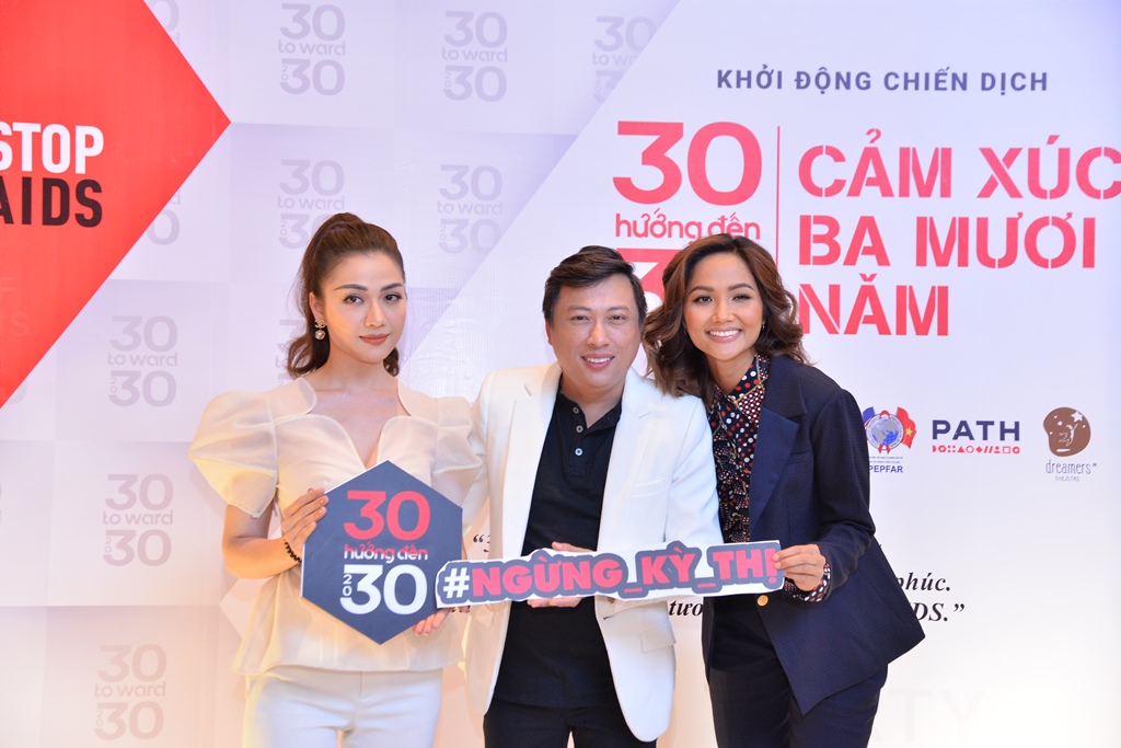 HAU 5445 Đông đảo nghệ sĩ Việt hưởng ứng chiến dịch chấm dứt AIDS tại Việt Nam vào năm 2030