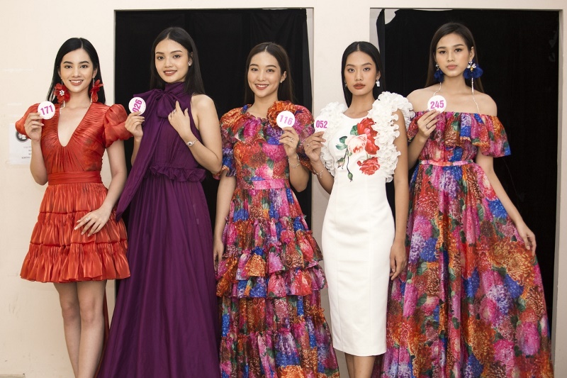 Hoa hậu Việt Nam thời trang NEVA 3 Top 35 thí sinh Hoa hậu Việt Nam hào hứng thử trang phục cho đêm thi thời trang