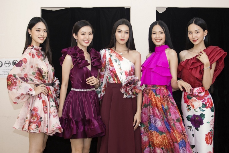 Hoa hậu Việt Nam thời trang NEVA 4 Top 35 thí sinh Hoa hậu Việt Nam hào hứng thử trang phục cho đêm thi thời trang