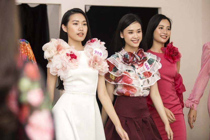 Hoa hậu Việt Nam thời trang NEVA 6 Top 35 thí sinh Hoa hậu Việt Nam hào hứng thử trang phục cho đêm thi thời trang