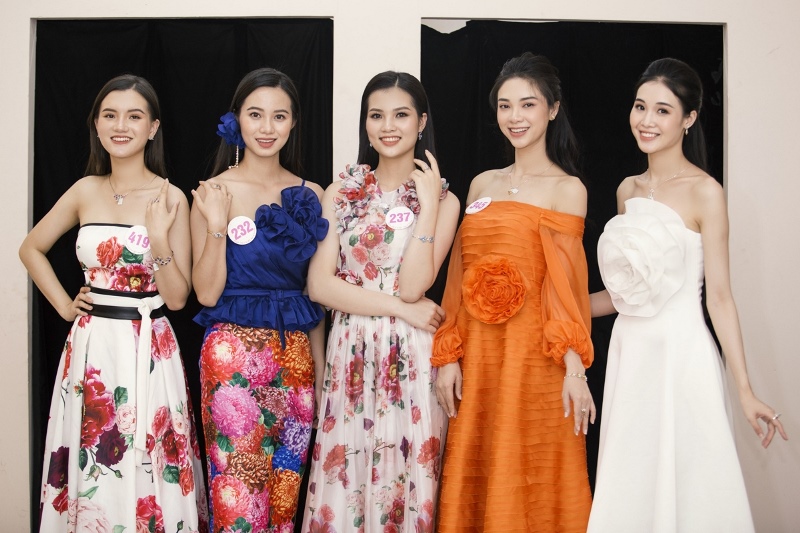 Hoa hậu Việt Nam thời trang NEVA 9 Top 35 thí sinh Hoa hậu Việt Nam hào hứng thử trang phục cho đêm thi thời trang