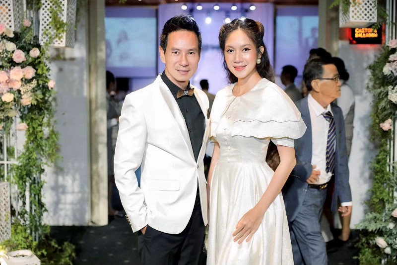 Lý Hải Minh Hà 6 Vợ chồng Lý Hải – Minh Hà chiếm hết spotlight khi đi ăn cưới