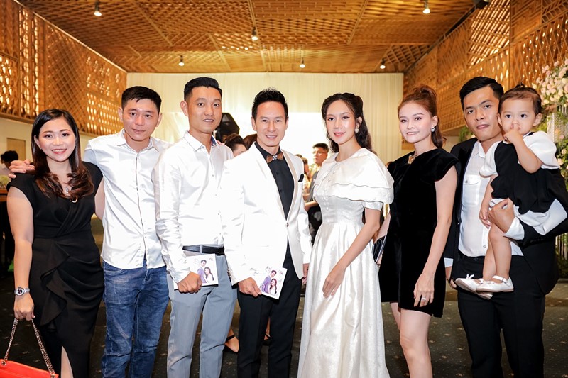 Lý Hải Minh Hà 7 Vợ chồng Lý Hải – Minh Hà chiếm hết spotlight khi đi ăn cưới