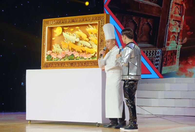 Phạm Hoàng 11 Danh ca Ngọc Sơn nhảy cực sung trên sân khấu Kỳ Tài Tranh Đấu bất chấp tuổi 50