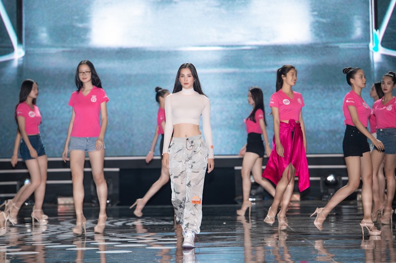 TIỂU VY Dàn sao tất bật chuẩn bị cho Đêm chung kết Hoa hậu Việt Nam 2020