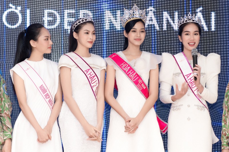 TOP 3 VÀ NGƯỜI ĐẸP NHÂN ÁI GIAO LƯU 2 Top 3 Hoa hậu Việt Nam 2020 thực hiện chuyến đi từ thiện đầu tiên sau đăng quang