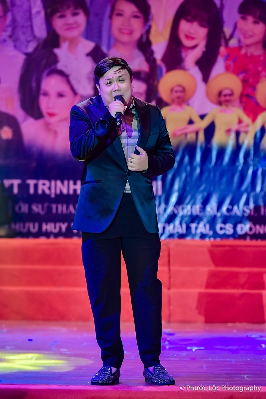 Trịnh Kim Chi 11 Đêm nhạc thiện nguyện ‘Thương lắm Miền Trung’ quyên gần 800 triệu giúp người dân vùng lũ lụt